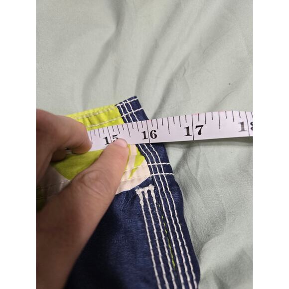 Old navy small men's swimming trunks with built in liner - Picture 5 of 7